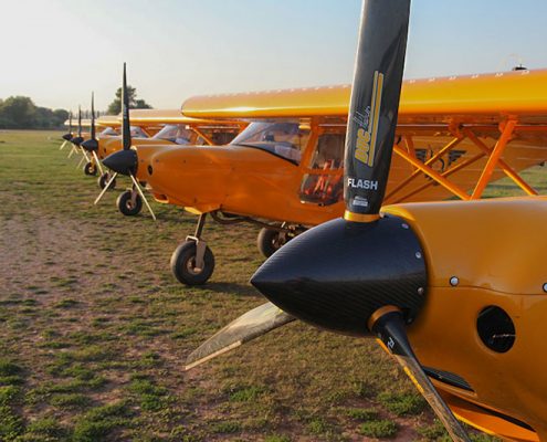 Avion jaune Fréjus Var