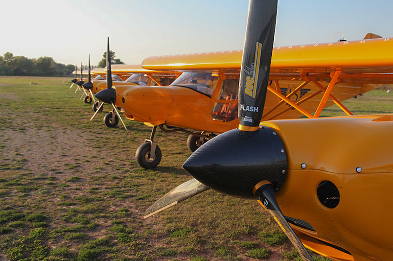 Avion jaune Fréjus Var