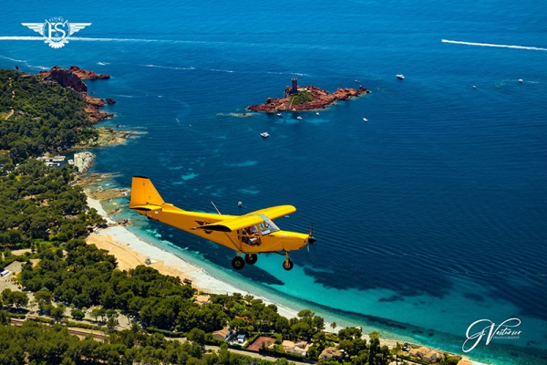 le littoral avion jaune