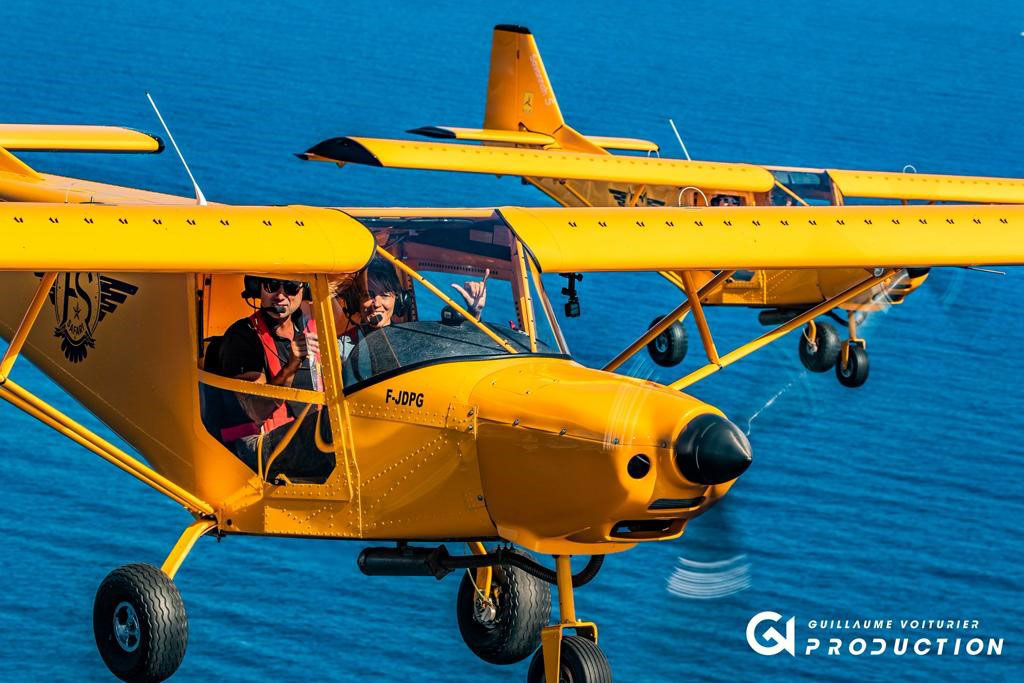 Vol en escadrille, les avions jaune de Fréjus